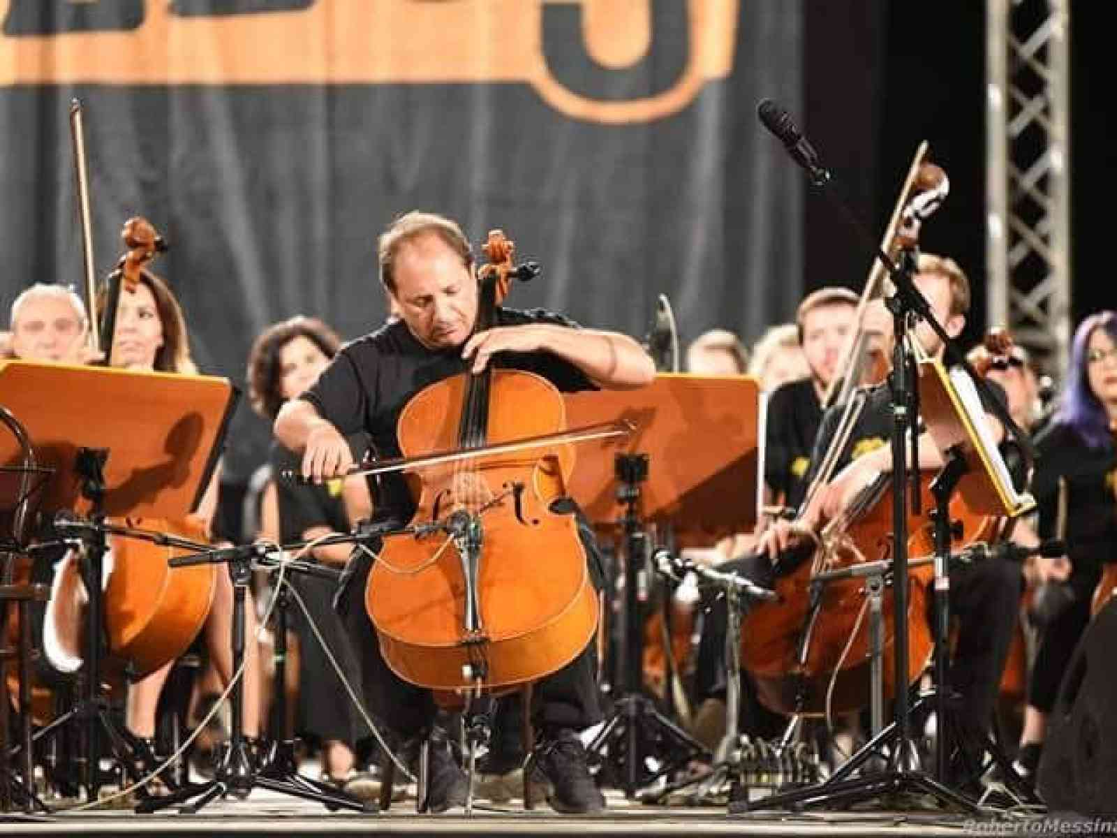 Immagine articolo: Quando il violoncello è passione, lavoro e vita. Intervista al menfitano Mauro Cottone: “Una grande emozione essere stato selezionato per i '100 Cellos'“