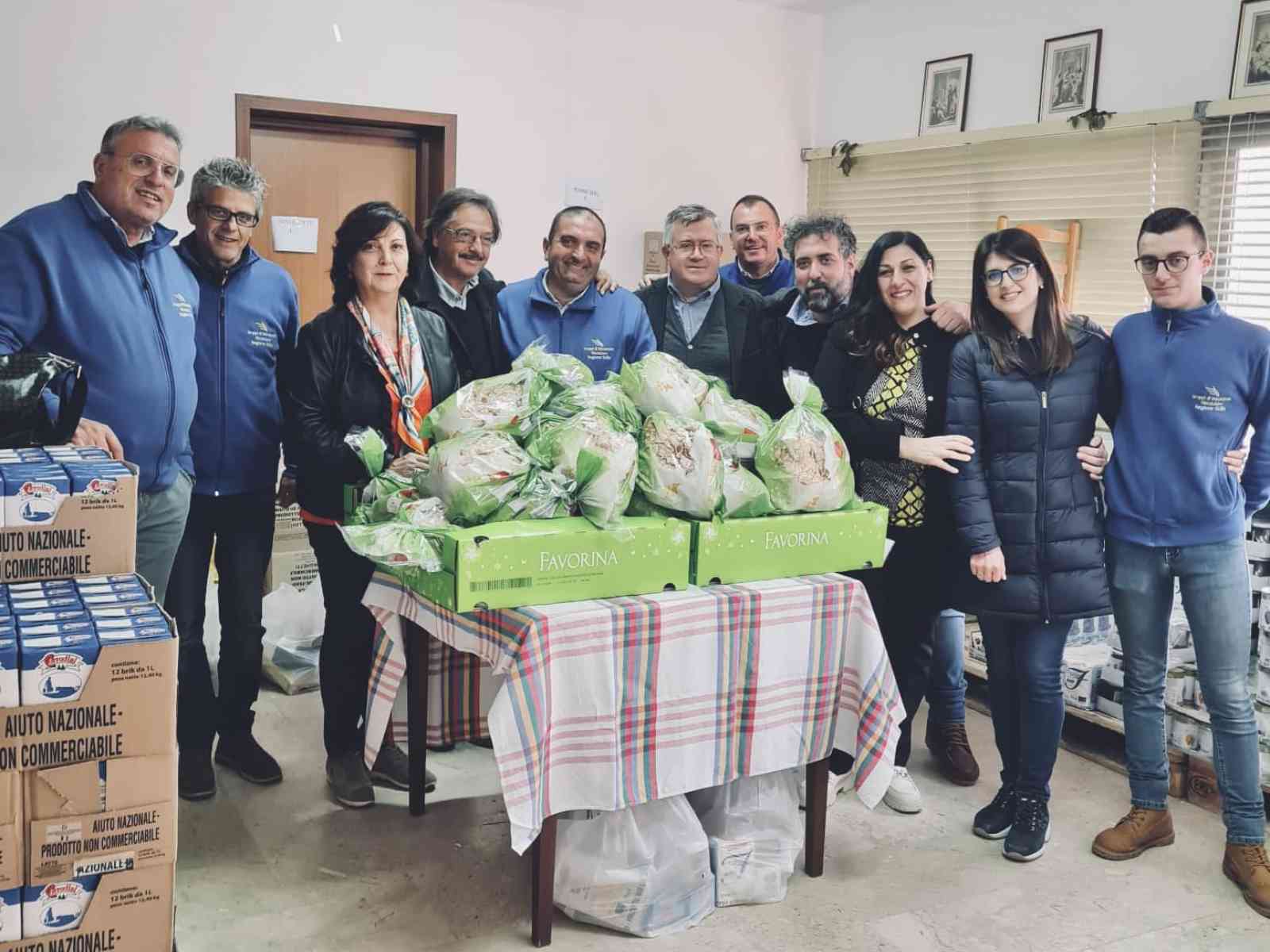 Immagine articolo: Santa Margherita. Giunta e consiglieri donano 100 colombe alle famiglie svantaggiate