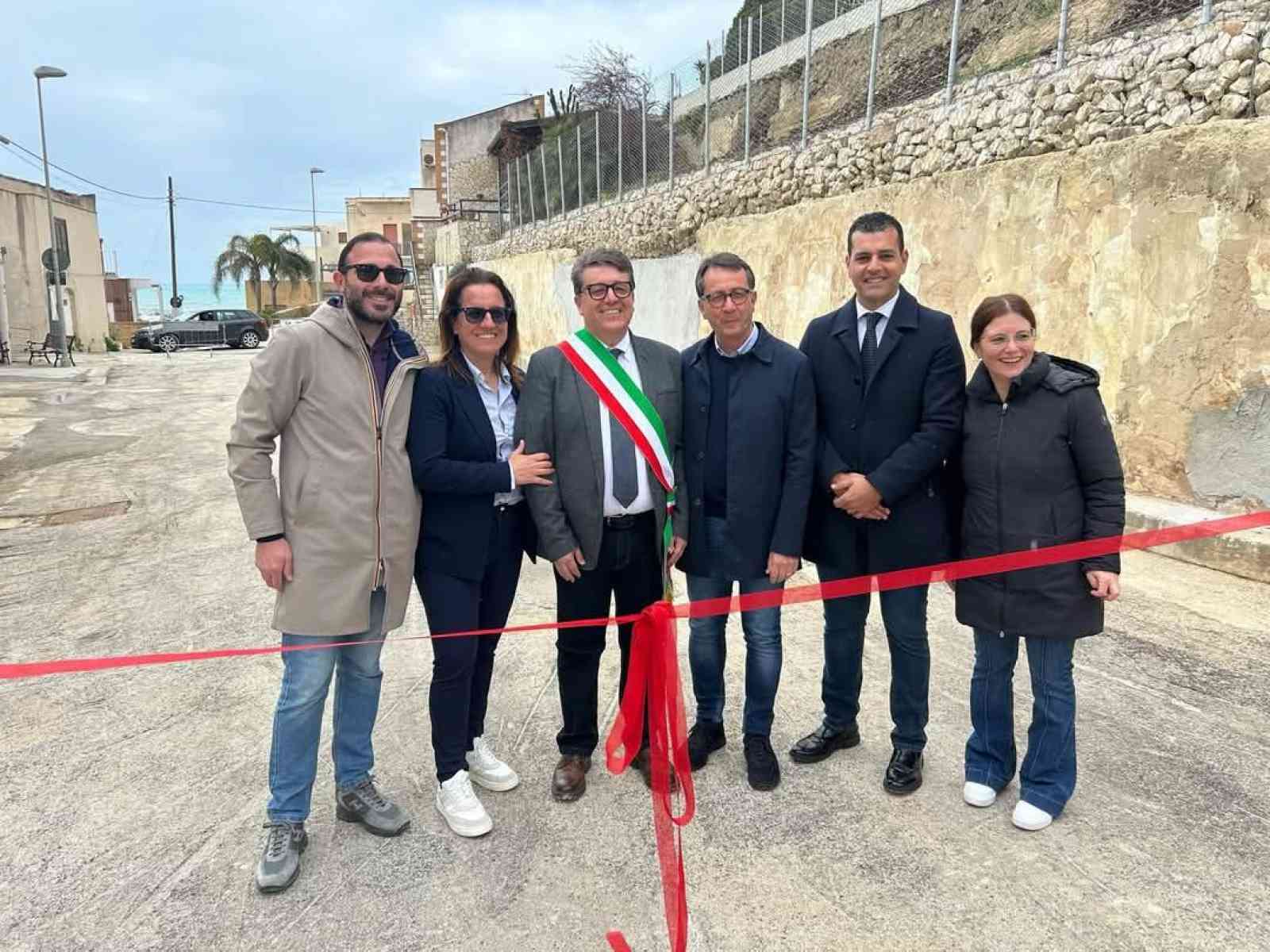 Immagine articolo: Porto Palo. Dopo 3 anni riaperta la strada ostruita dalla frana: “Una giornata storica per Menfi”