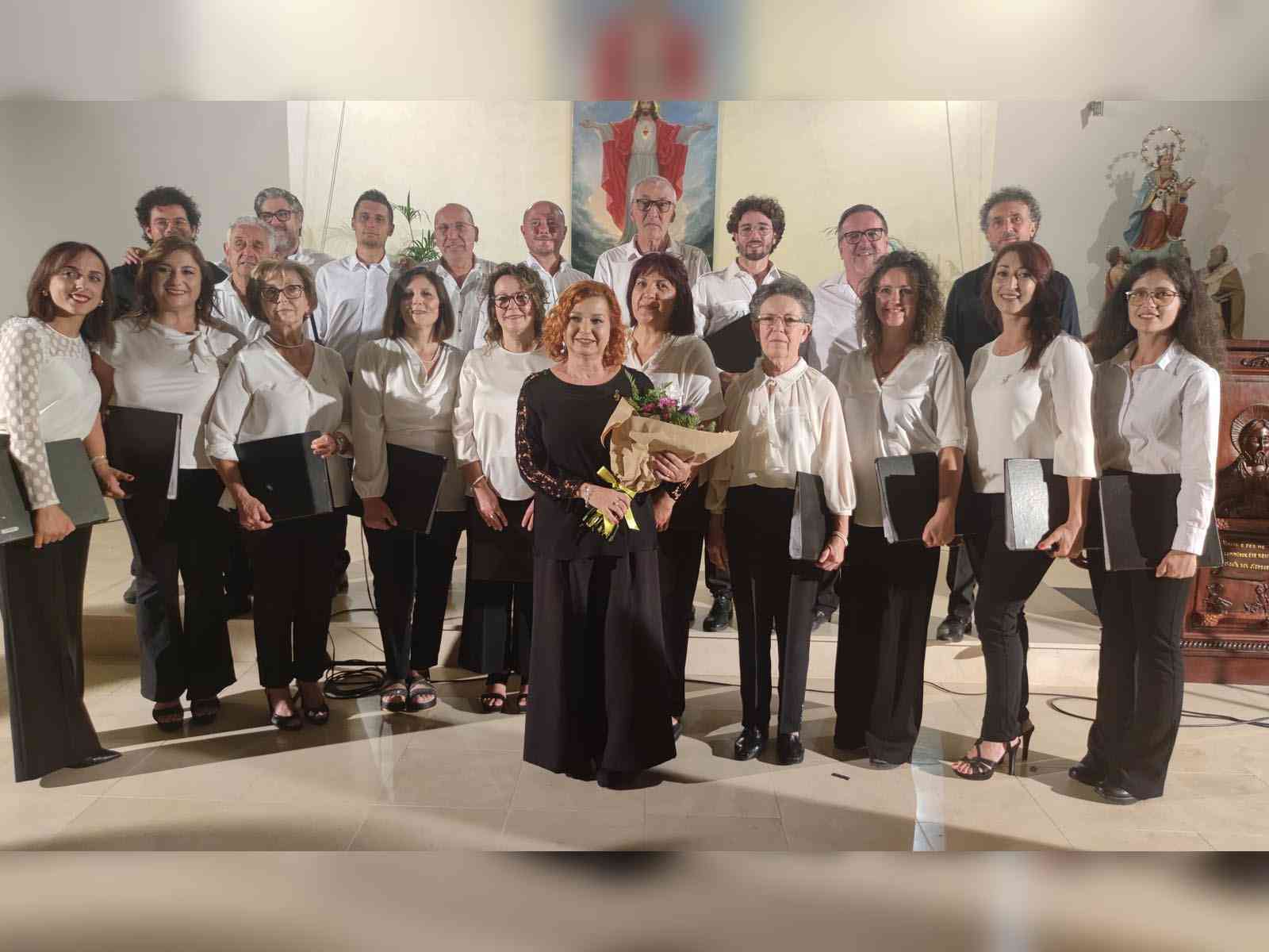 Immagine articolo: Salaparuta. Applausi a scena aperta per il Coro Polifonico Belice Canto