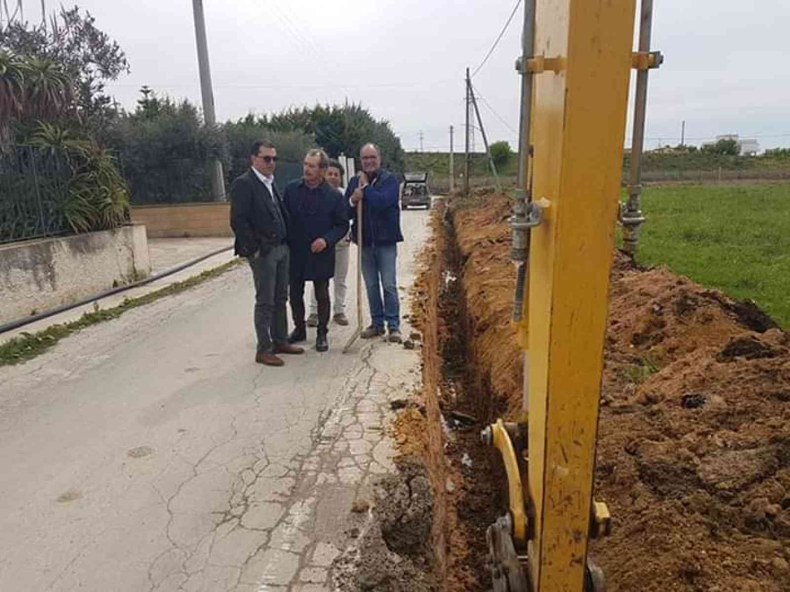 Immagine articolo: Menfi. Lavori alla condotta idrica in via Pantelleria.  Dopo 5 anni di disagi, il vice sindaco Viviani: “Problema risolto“