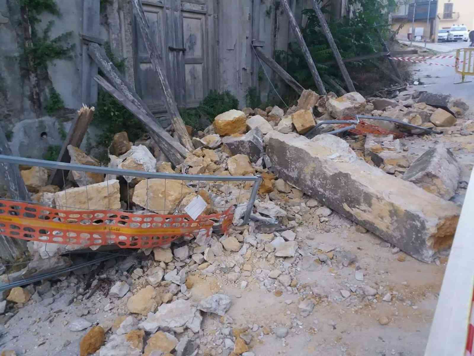 Immagine articolo: S. Margherita, crolla parte di Porta Nuova. Tutelare le tracce del passato o l'incolumità pubblica?