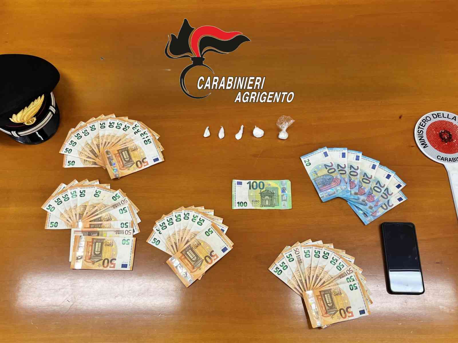 Immagine articolo: Sciacca. Arrestato 18enne per spaccio di droga. Denunciato 26enne quale assuntore