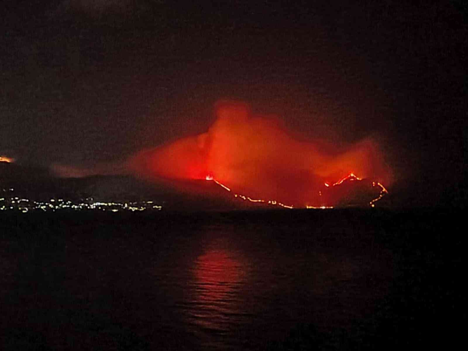 Immagine articolo: Sicilia in fiamme: 380 incendi in un giorno. Vasti incendi a Caltabellotta e Riserva dello Zingaro