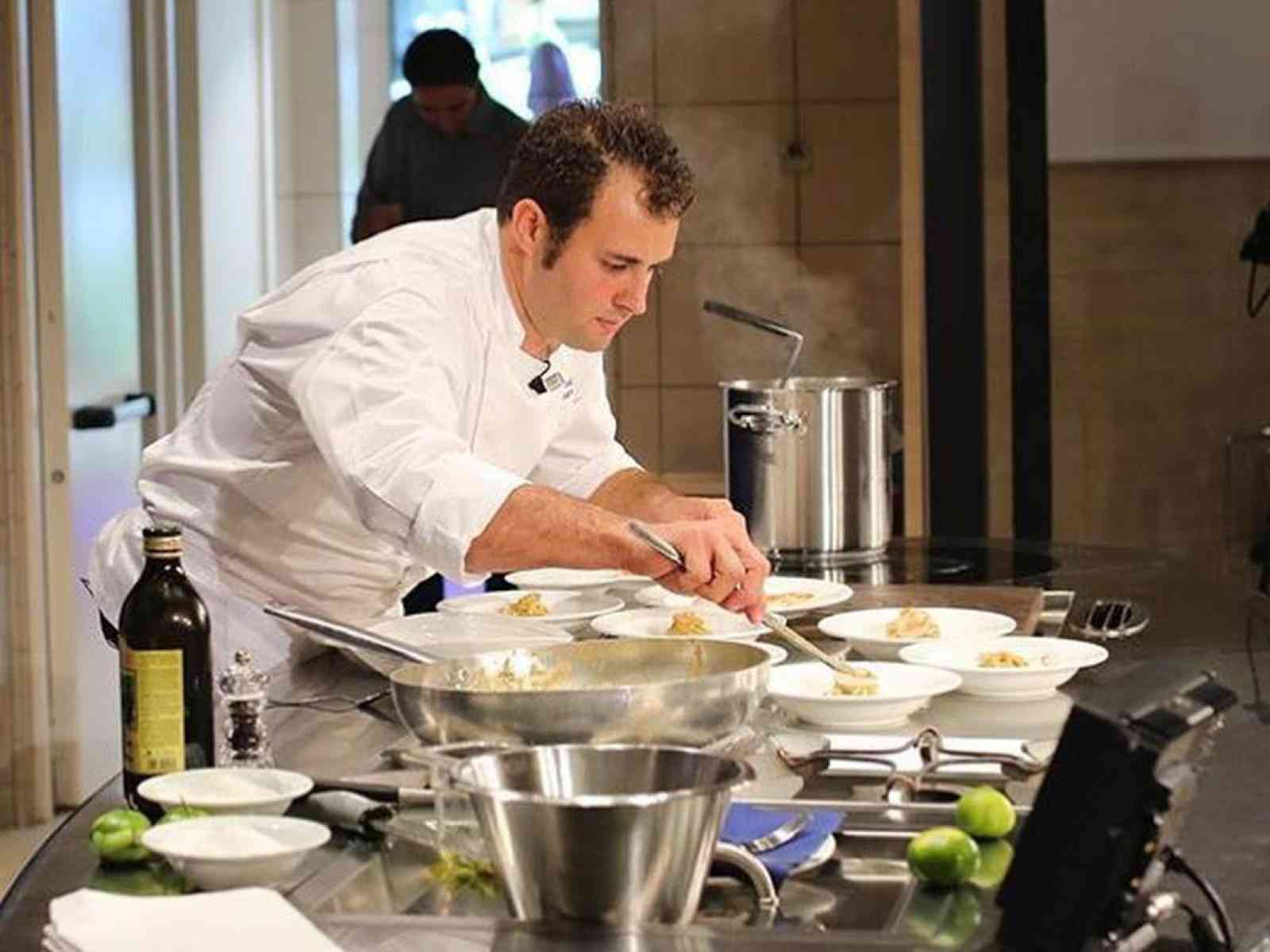 Immagine articolo: Da Menfi alla California cucinando per Barack Obama, Leonardo di Caprio e non solo. Quando la cucina è talento e tradizione. Intervista a Accursio Lota’