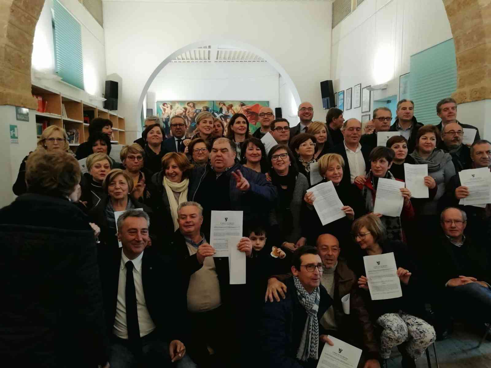 Immagine articolo: Menfi, dopo tanti anni di precariato stabilizzati i 31 lavoratori del Comune. Ieri la cerimonia alla presenza del Sindaco