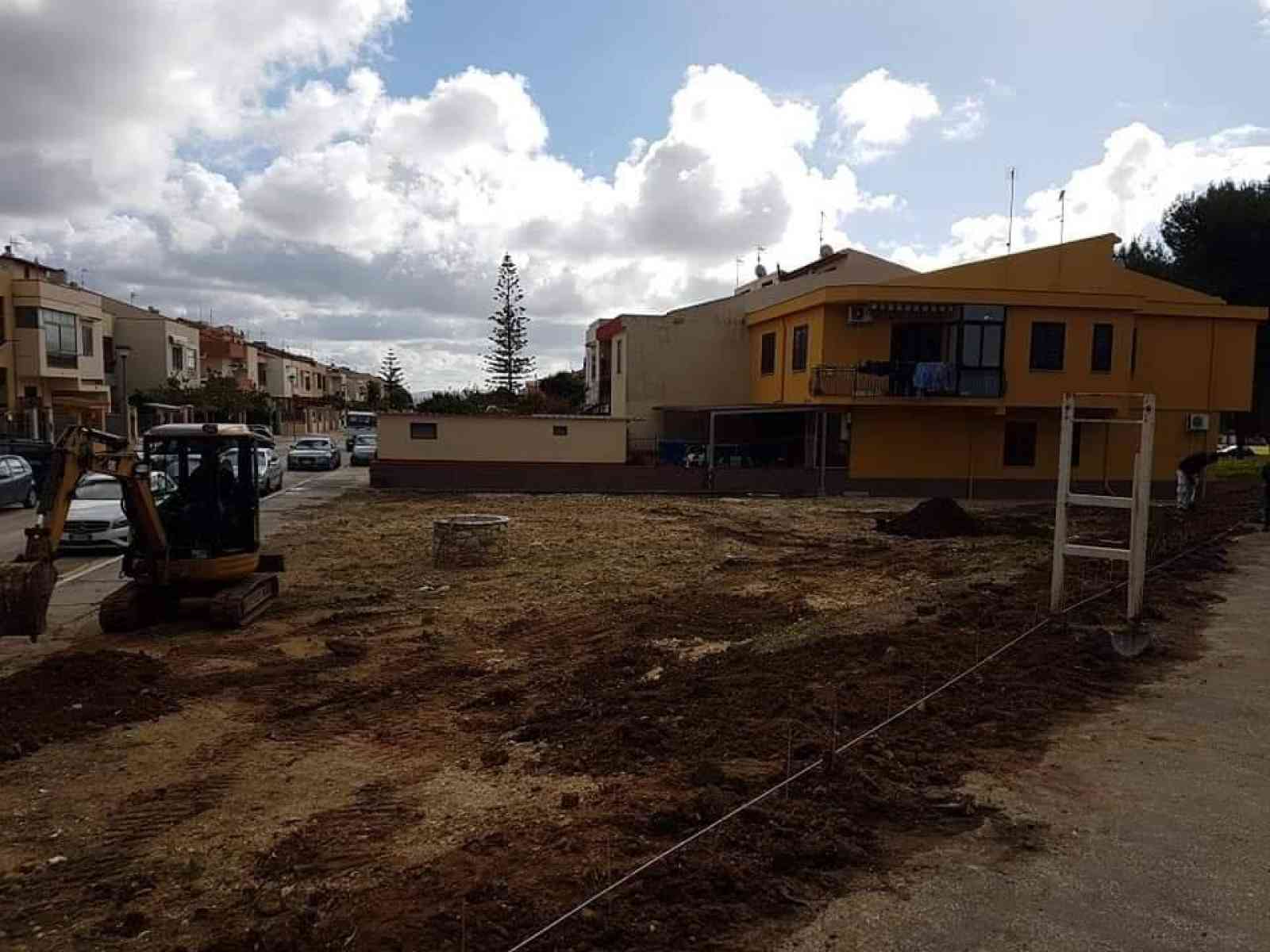 Immagine articolo: Trecento piantine di mirti, ginestre e non solo per “colorare“ Menfi. L'Assessore Viviani: “Obiettivo cambiare il volto della città con verde e fiori“