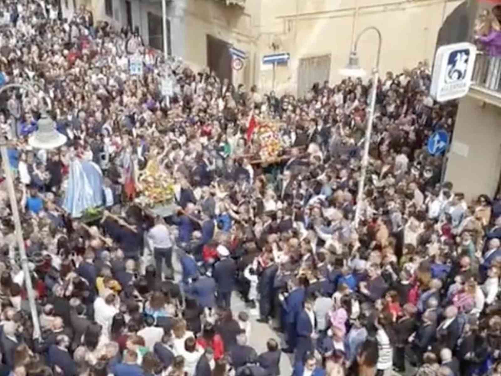 Immagine articolo: Tra fede e tradizione il calendario della Settimana Santa a Menfi. Domenica di Pasqua l'incontro