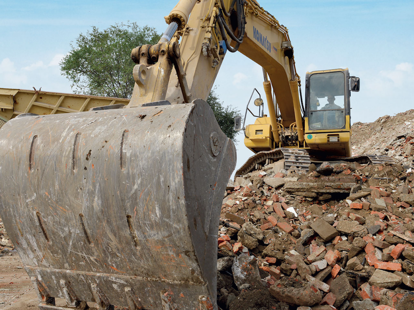 Immagine articolo: Santa Margherita, Protezione Civile: sopralluogo ai lavori di demolizione di Palazzo Lombardo