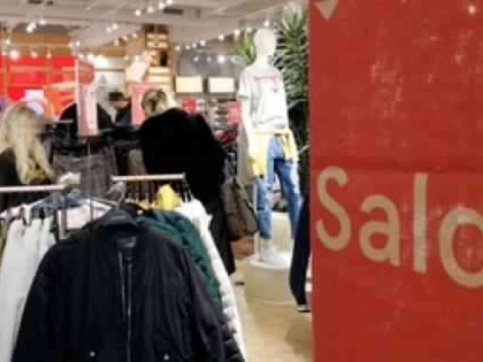 Immagine articolo: Partiranno ufficialmente il 7 gennaio i saldi invernali in Sicilia.