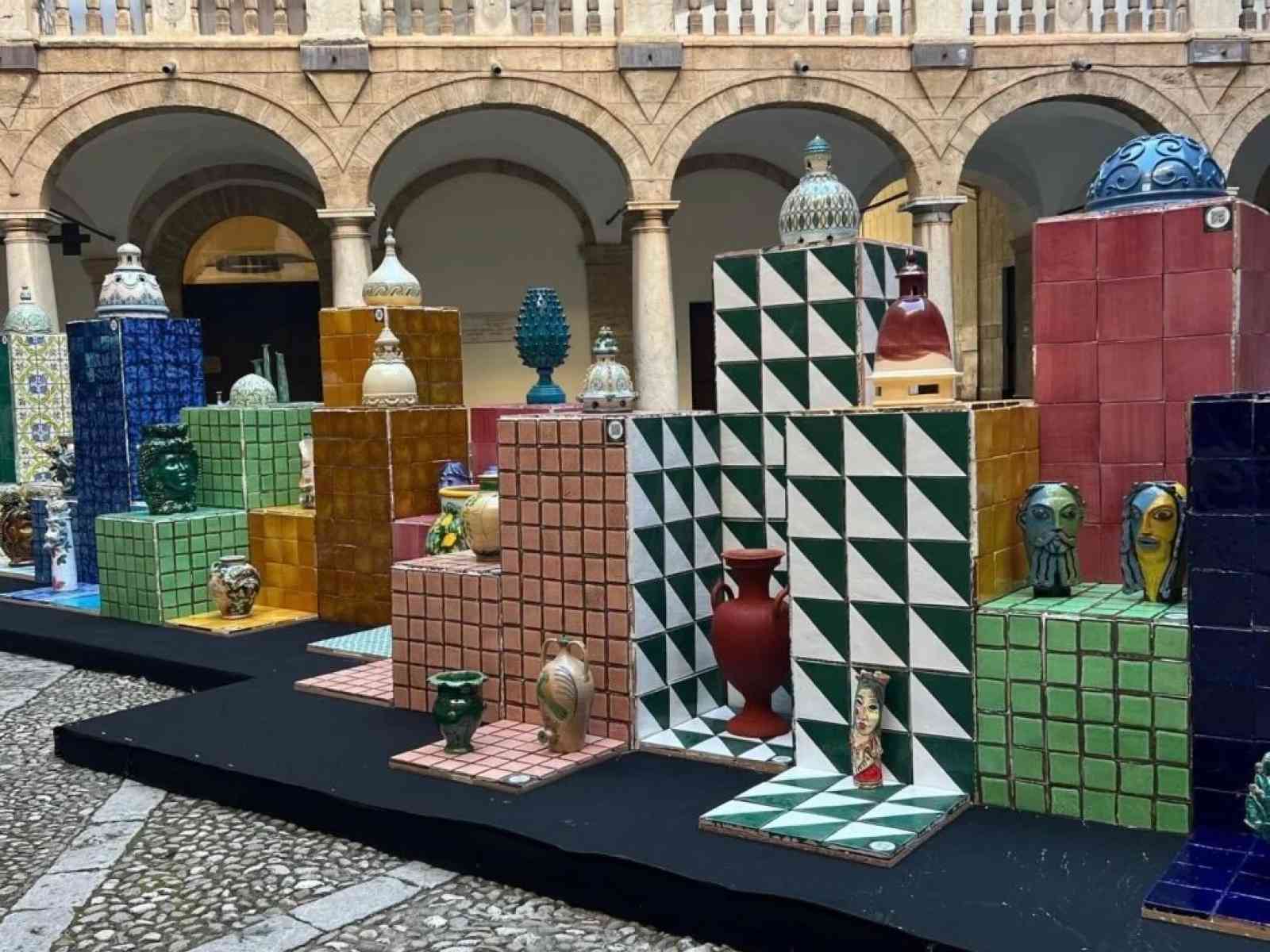 Immagine articolo: Le ceramiche di Sciacca nell’atrio del Palazzo Reale di Palermo
