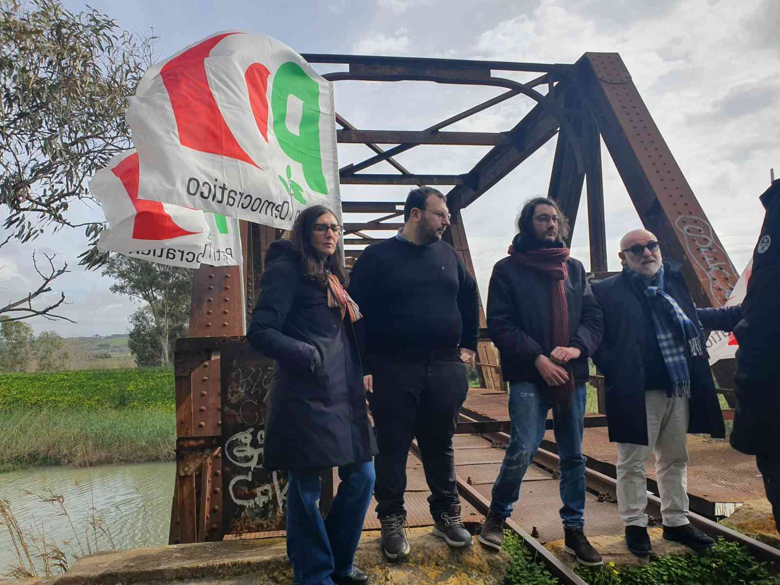 Immagine articolo: Crisi idrica, PD alla foce del Belìce: “Acqua in mare mentre le campagne muoiono“